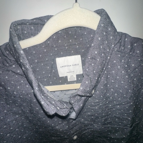 American Eagle Men’s Classic Fit Button Down Shirt Gray Polka Dot Size Large NWT - Picture 3 of 5
